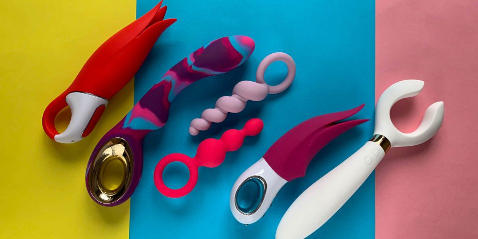 Alat bantu seks yang aman dan bersih bisa membantumu dalam bercinta